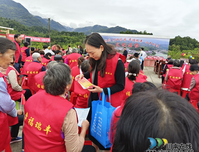 乡村振兴展新颜 普法宣传入民心.jpg