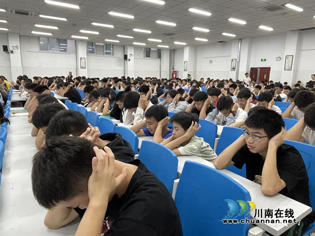 “正心育人·护航成长”双百场宣讲活动走进纳溪区护国中学(图3) 玉3.png