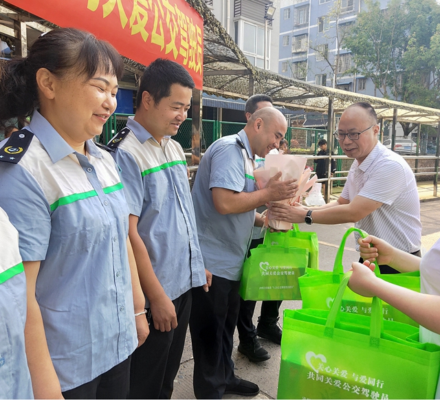 关心关爱 与爱同行| 泸州公交集团开展“520全国公交驾驶员关爱日”系列活动(图6) 6.jpg