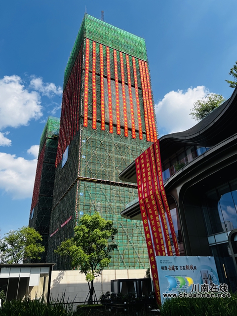 景宏自贸中心项目封顶图 (1).jpg