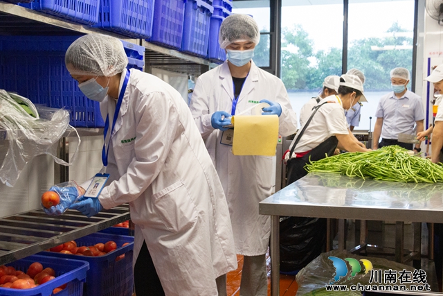 龙马潭:守护食品安全 全力护航高考(图2) 黄强 摄 (3).jpg