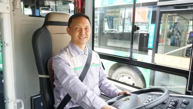 泸州公交驾驶员叶刚荣获四川省“2024年春运工作表现突出个人”(图1) 叶1.jpg