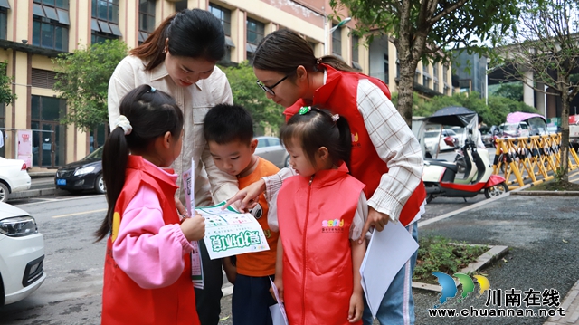 发放宣传单.JPG