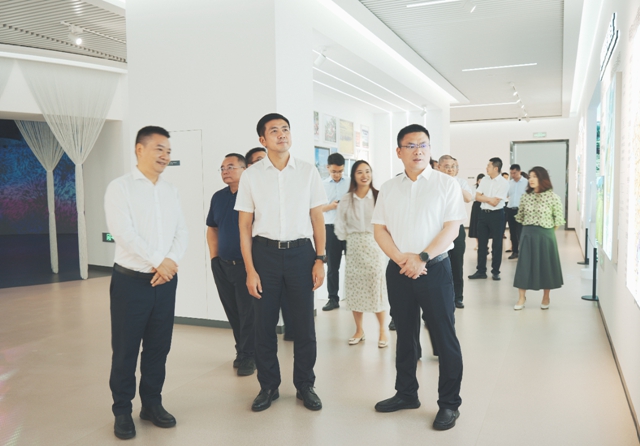 泸州高新区党工委书记肖刚带队赴永川高新区考察交流