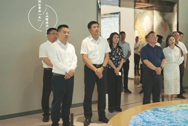 泸州高新区党工委书记肖刚带队赴永川高新区考察交流(图3) 永川3.jpg