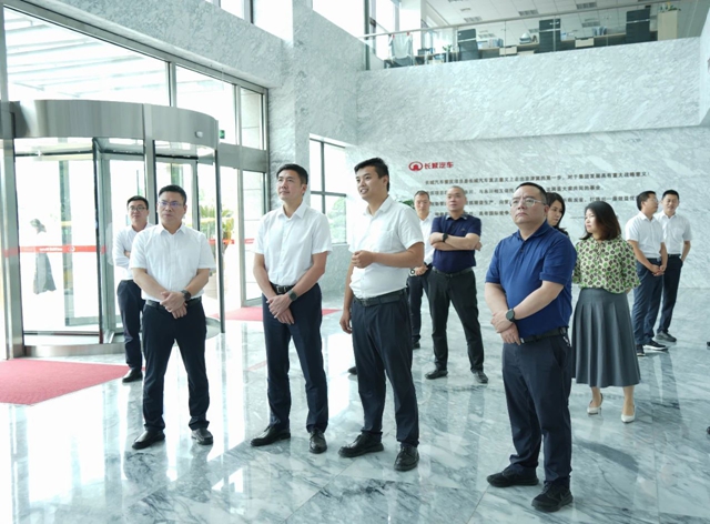 泸州高新区党工委书记肖刚带队赴永川高新区考察交流(图2) 永川2.jpg