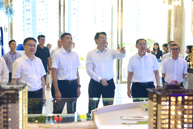 省自然资源投资集团党委书记、董事长罗智波带队调研考察泸州高新区