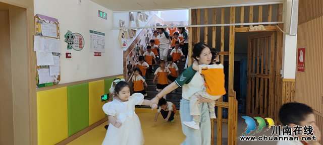 鱼塘街道:消防应急疏散演练进校园|消防安全,一路"童"行(图2) 图片3.png