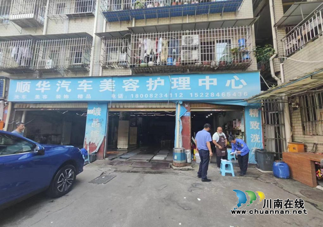 规范污水排放怎么干 龙马潭区城管队员上门作宣传(图2) 龙2.png