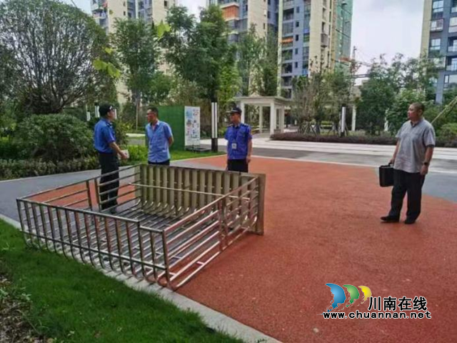 龙马潭区:整治建筑外立面乱象 擦亮城市“面容”(图1) 立1.png