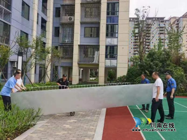 龙马潭区:整治建筑外立面乱象 擦亮城市“面容”(图2) 立2.png