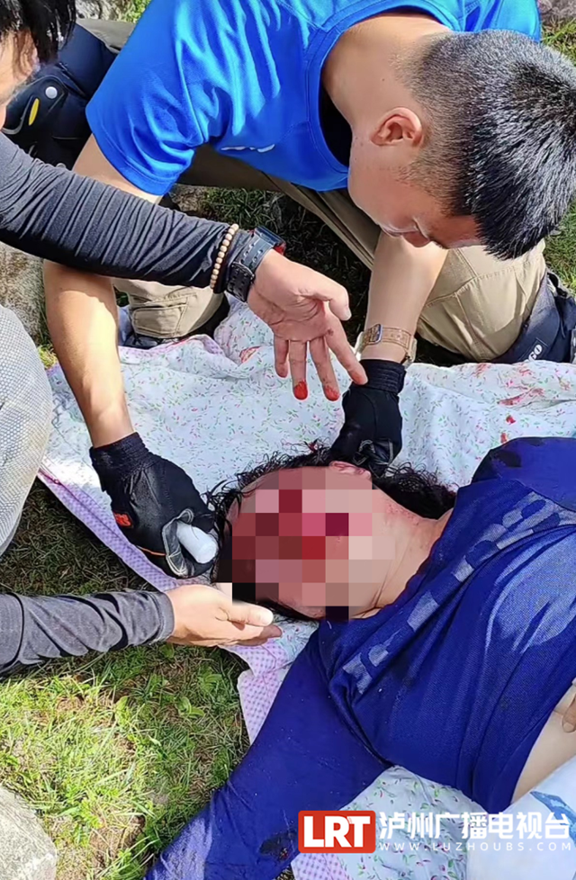 古蔺消防员何浪,好样的!休假途中偶遇车祸,他果断下到百米谷底救人(图2) 微信图片_20240621102128.png