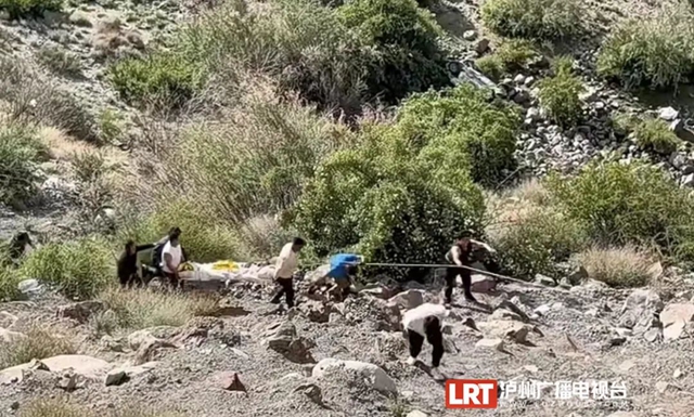 古蔺消防员何浪,好样的!休假途中偶遇车祸,他果断下到百米谷底救人(图4) 微信图片_20240621102137.jpg