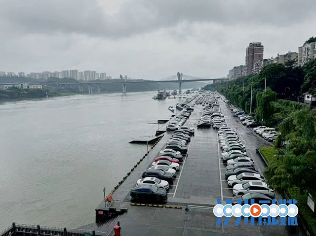 长江泸州段水位上涨! “飞机坝”停车场随时有可能关闭(图1) 1.jpg