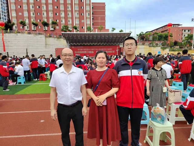 阳光家书 温暖酒城丨24页PPT里写下一封特殊家书