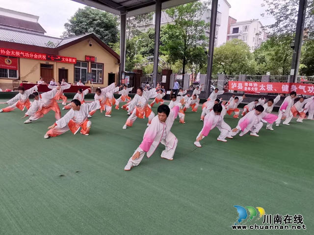 展示健身气功.大舞.jpg