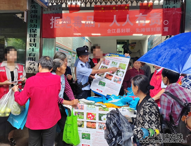 合江县：社区矫正对象走上街头，开展禁毒宣传活动_副本.jpg