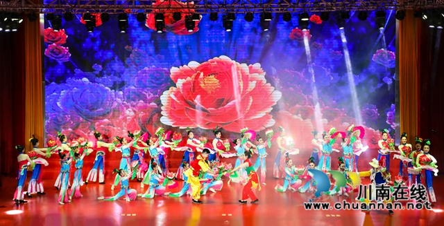 古蔺县移风易俗花灯歌舞《花灯舞出新风尚》.jpg
