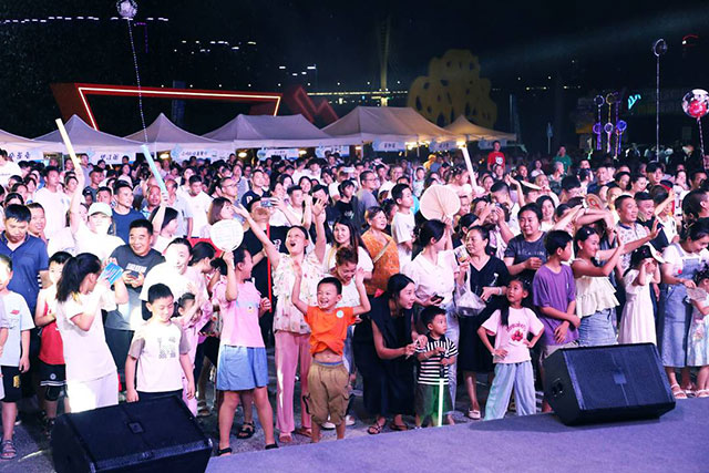 嗨起来!江阳区首届啤酒音乐嘉年华引爆夜经济(图7) 7.jpg