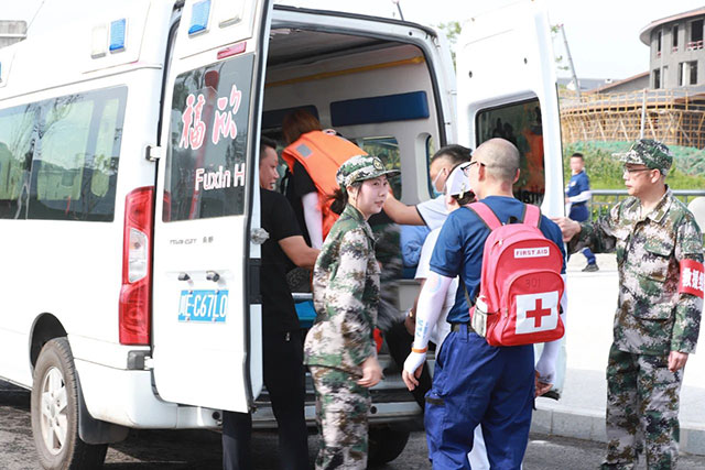泸州福欣医院为“泸县地灾抗洪抢险后勤保障实战演练”提供医疗保障!(图6) 6.jpg