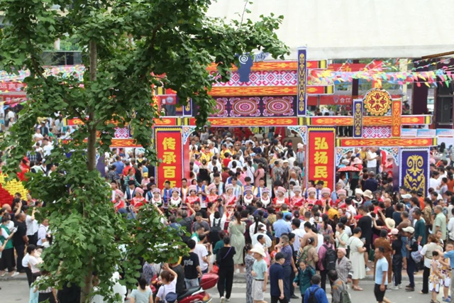 叙永摩尼赶苗场了！