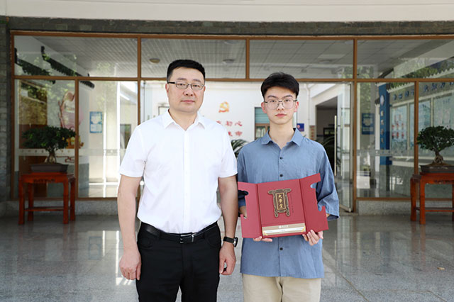 奥运会冠军+中艺展省第一名 | 泸州老窖天府中学五育融合结硕果(图5) 图片5.jpg