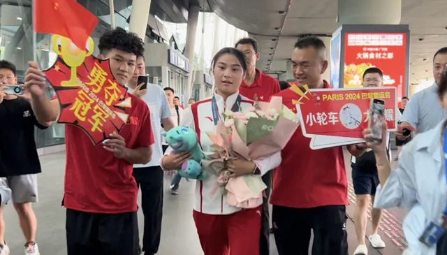 泸州籍奥运冠军邓雅文回四川了!(图6) 6.jpg