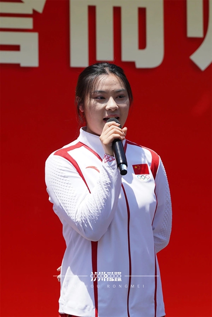 泸州奥运健儿凯旋丨市委书记会见邓雅文、陈可怡,市民高呼欢迎回家!(图8) 6.jpg