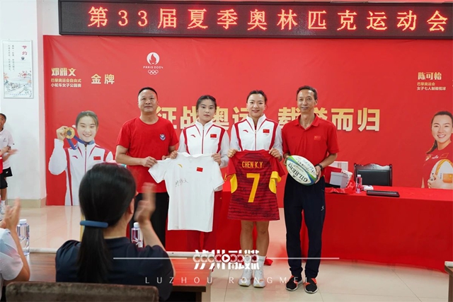 泸州奥运健儿凯旋丨市委书记会见邓雅文、陈可怡,市民高呼欢迎回家!(图12) 10.jpg