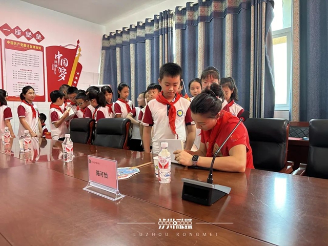 泸州奥运健儿凯旋丨市委书记会见邓雅文、陈可怡,市民高呼欢迎回家!(图21) 19.jpg