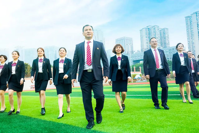 师者如光 | 周健：品质教育的登山者