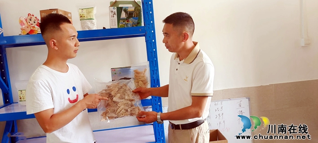 纳溪：村支书简贤强放弃“铁饭碗”用心践诺“守”初心
