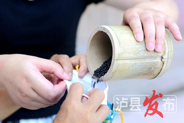 麻麻麻!泸县这个花椒籽枕头好安逸——(图3) 3.jpg