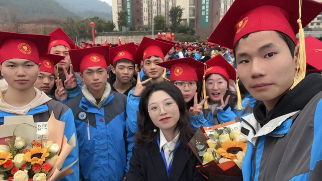 古蔺县金兰高中教师文艳：以笔绘梦，以爱筑魂