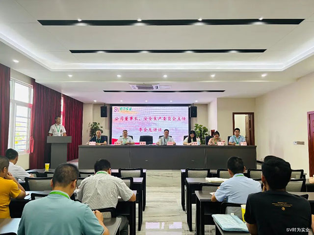 时为公司召开安全管理例会┃董事长李金龙:公司要对每一位时为人的安全负责(图12) 12.jpg