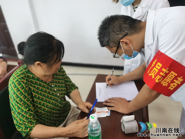 做实医防融合工作 开展专病日活动(图1) 微信图片_20240918124133.jpg