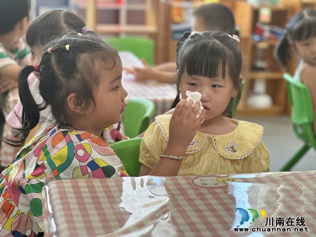 泸县城东幼儿园开展“以大带小 欢乐多多”活动(图1) 2.jpg