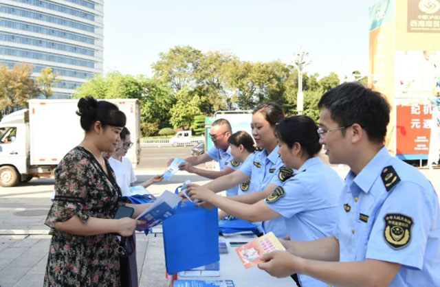 分类帮扶、激发活力、服务发展┃泸州市开展第三届“个体工商户服务月”现场宣传活动(图4) 4.jpg