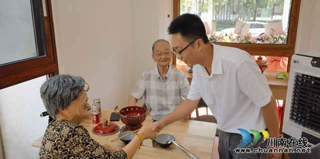 福利!福利!龙马潭双桂社区“我的社区食堂”开业啦!(图4) 李书记2.png