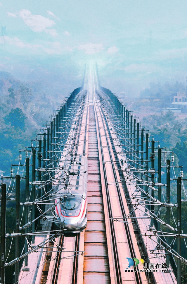 云中列车!渝昆高铁川渝段正式通车(图1) 微信图片_20240929134718_副本.jpg
