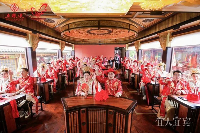 第26届中国国际西湖情五粮液玫瑰婚典在杭州西湖举行(图8) 8.jpg