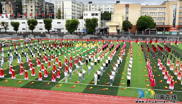 泸州纳溪:千人广场舞祝福祖国七十五华诞 (图2) 171e3ba32184f34b0c30639550c48b9.jpg
