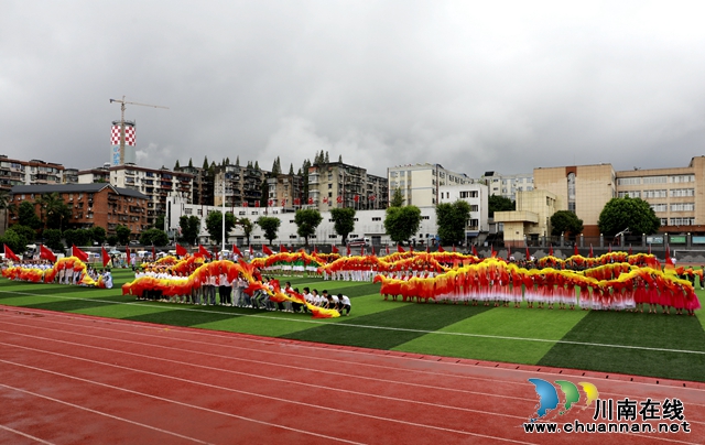 泸州纳溪:千人广场舞祝福祖国七十五华诞 (图3) 5504aa96568946ad5d062d701d7e160.jpg