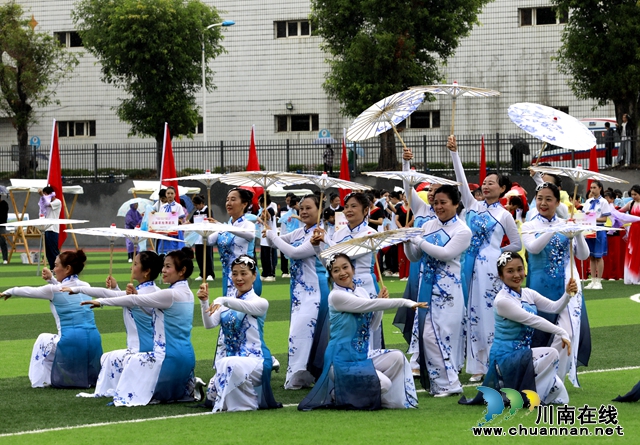 泸州纳溪:千人广场舞祝福祖国七十五华诞 (图4) a5e4e9d67c8dbf1c13d9d7ef7407ae7.jpg