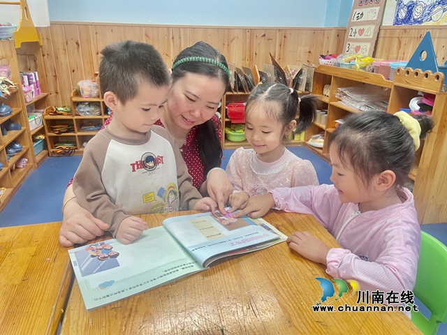 泸县城东幼儿园开展“九九重阳节 童心暖夕阳”教育活动(图1) 3.jpg