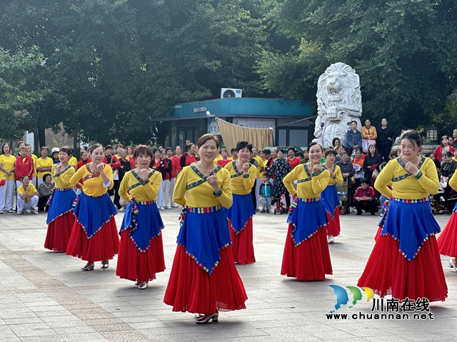 九九重阳敬老情|龙马潭区鱼塘街道云华山社区文艺汇演展风采(图3) 15769b2aacdfeb1e703e56342b2889c.jpg