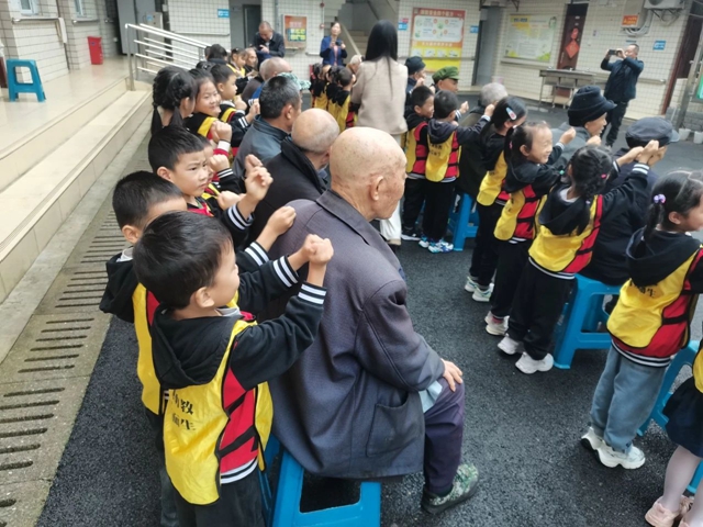 关爱老人,泸州龙马潭、合江新联会开展重阳节系列活动(图2) 微信图片_20241012114449.jpg