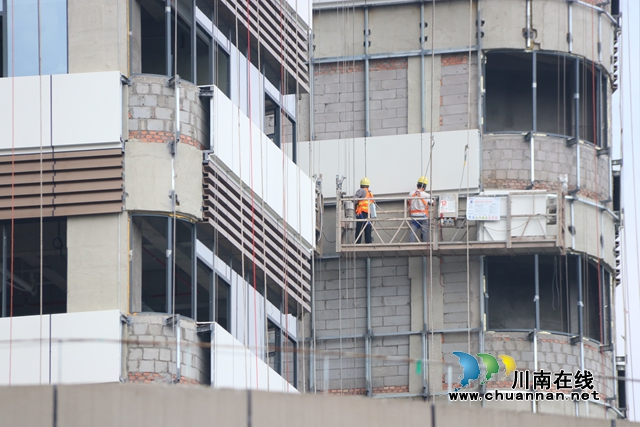 泸州市龙马潭区人民医院（泸州市第三人民医院）改扩建项目（康养中心）建设现场。罗伟文摄 (1).jpg