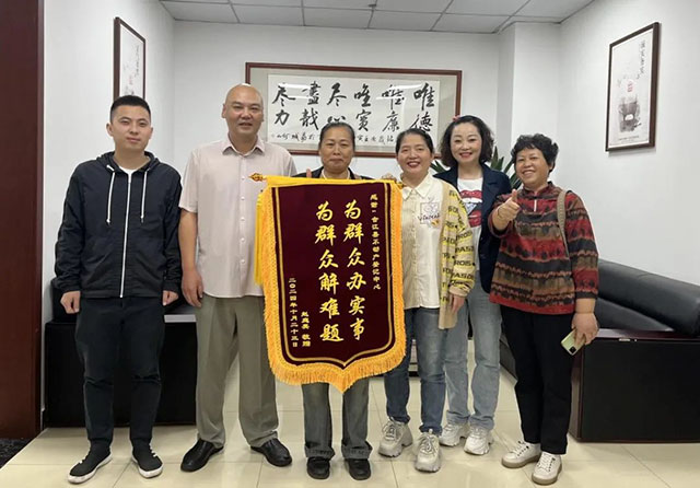 泸州:不动产登记“上门办” 温情满满获点赞(图2) 2.jpg