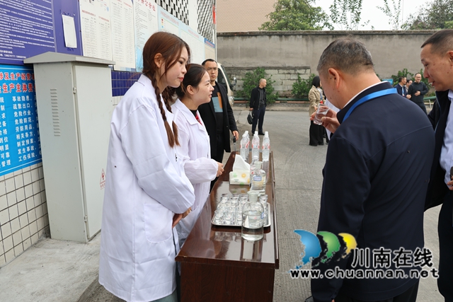 杨双全率队到泸县立石镇调研酒业发展情况(图1) 8a670389dd3b9bdb62e1955e46a3a9b.jpg